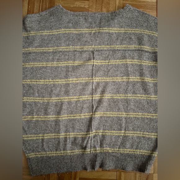 American Eagle Sweater - Picture 3 of 4